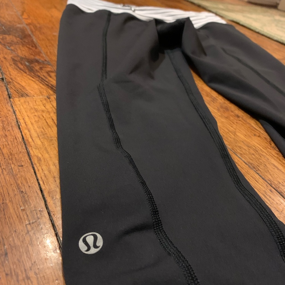 RARE Lululemon QUIET STRIPE Runday Crops! - Picture 8 of 10
